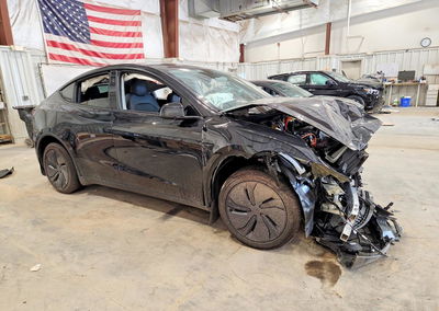 2026 Tesla Model Y, daño Frontal, Copart lote 67032116, foto 4 de 15