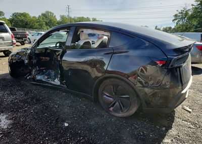 2026 Tesla Model Y, uszkodzenie: Bok, Copart lot 70372336, zdjęcie 2 z 14