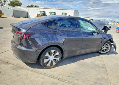 2024 Tesla Model Y, daño Frontal, Copart lote 67742386, foto 3 de 15