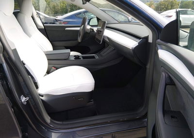 2024 Tesla Model Y Performance Dual Motor All-wheel Drive, uszkodzenie: Zalanie, Iaai lot 46182591, zdjęcie 5 z 11