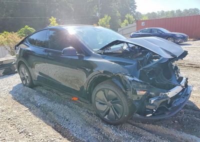 2026 Tesla Model Y, daño Frontal, Copart lote 61371236, foto 4 de 12