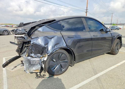 2026 Tesla Model Y, daño Trasero, Copart lote 69431896, foto 3 de 14