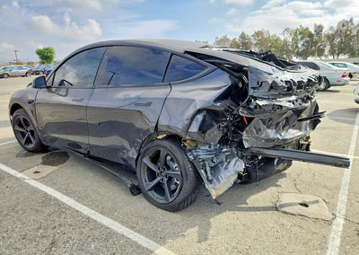 2026 Tesla Model Y, daño Trasero, Copart lote 69431896, foto 2 de 14