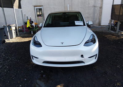 2023 Tesla Model Y Awd/long Range Dual Motor All-wheel Drive, Rear damage, Iaai lot 45906044, photo 13 of 19