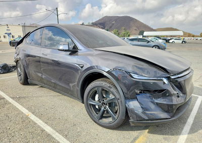 2026 Tesla Model Y, daño Trasero, Copart lote 69431896, foto 4 de 14