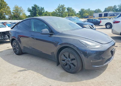 2024 Tesla Model Y, daño Trasero, Copart lote 68810426, foto 4 de 12
