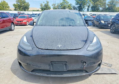 2024 Tesla Model Y, daño Trasero, Copart lote 68810426, foto 5 de 12
