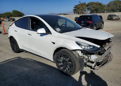 2022 Tesla Model Y, daño Trasero, Copart lote 68538736, foto 4 de 13