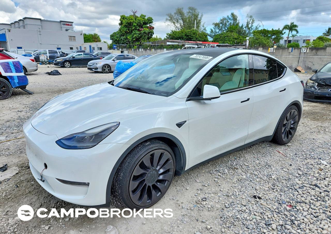 2022 Tesla Model Y, Water/Flood damage, Copart lot 70247686