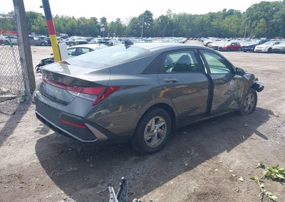 2024 Hyundai Elantra Se, daño Suspensión, Iaai lote 45940184, foto 4 de 19