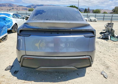 2026 Tesla Model Y, daño Bajos, Copart lote 65081746, foto 6 de 15