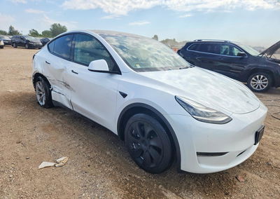 2023 Tesla Model Y, daño Lateral, Copart lote 67733726, foto 4 de 14