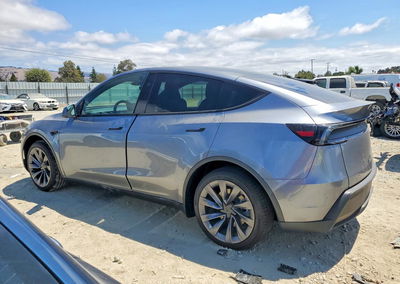 2026 Tesla Model Y, daño Bajos, Copart lote 65081746, foto 2 de 15