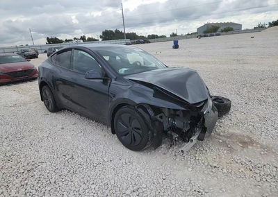 2026 Tesla Model Y, daño Frontal, Copart lote 67845976, foto 13 de 14