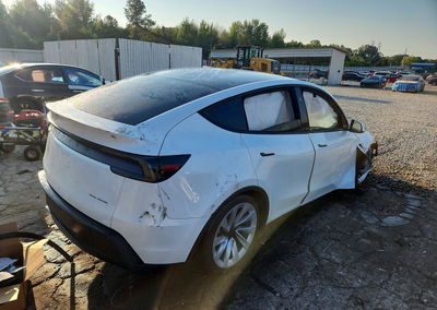 2026 Tesla Model Y, uszkodzenie: Dachowanie, Copart lot 69601416, zdjęcie 3 z 15