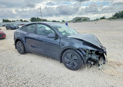2026 Tesla Model Y, daño Frontal, Copart lote 67845976, foto 4 de 14
