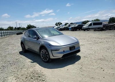 2026 Tesla Model Y, daño Bajos, Copart lote 65081746, foto 14 de 15