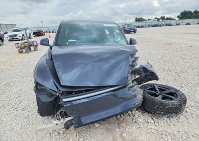 2026 Tesla Model Y, daño Frontal, Copart lote 67845976, foto 5 de 14