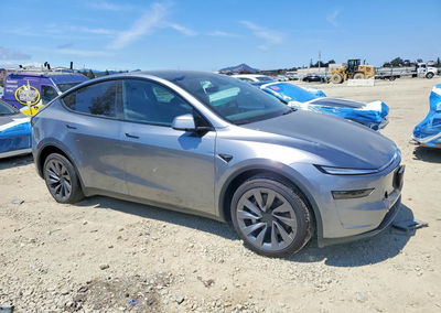 2026 Tesla Model Y, daño Bajos, Copart lote 65081746, foto 4 de 15