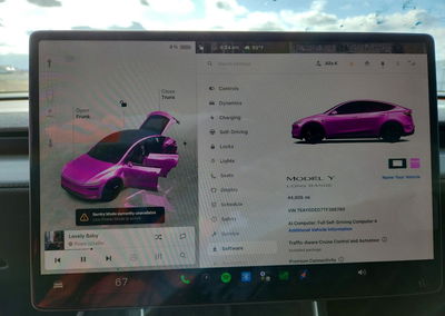 2026 Tesla Model Y, daño Bajos, Copart lote 65390116, foto 9 de 14