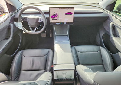 2026 Tesla Model Y, daño Bajos, Copart lote 65390116, foto 8 de 14