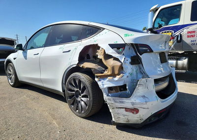 2023 Tesla Model Y, daño Bajos, Copart lote 72963916, foto 2 de 13