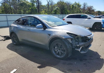 2025 Tesla Model Y, пошкодження: Передня частина, Copart лот 66517536, фото 4 з 13
