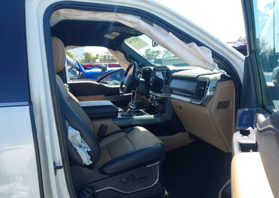 2022 Ford F-150 Lariat, daño Lateral izquierdo, Iaai lote 46201708, foto 5 de 16