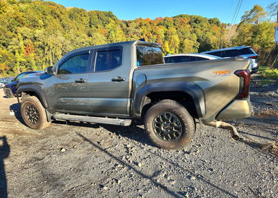 2025 Toyota Tacoma Trd Off-road Hv, daño Frontal, Copart lote 73239776, foto 2 de 12