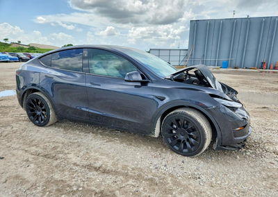 2024 Tesla Model Y, daño Frontal, Copart lote 69056466, foto 4 de 15