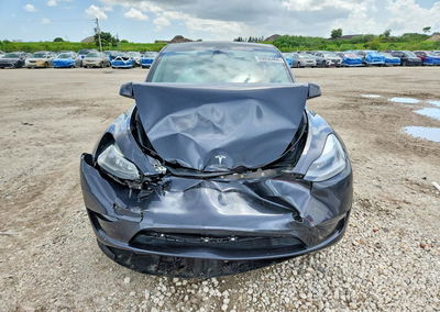 2024 Tesla Model Y, daño Frontal, Copart lote 69056466, foto 5 de 15