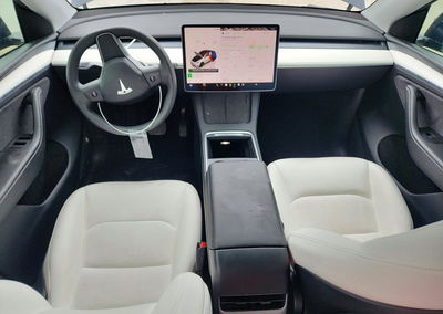 2024 Tesla Model Y, daño Frontal, Copart lote 69056466, foto 8 de 15