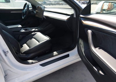 2021 Tesla Model 3 Standard Range Plus Rear-wheel Drive, uszkodzenie: Tył, Iaai lot 45912638, zdjęcie 5 z 19