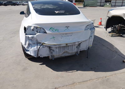 2021 Tesla Model 3 Standard Range Plus Rear-wheel Drive, uszkodzenie: Tył, Iaai lot 45912638, zdjęcie 6 z 19