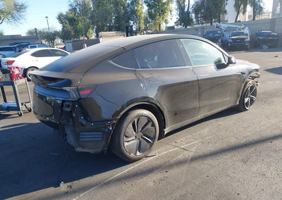 2026 Tesla Model Y Premium Rear-wheel Drive/rear-wheel Drive, daño Front & Rear, Iaai lote 46269938, foto 4 de 24