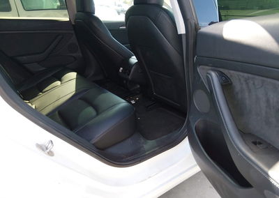 2021 Tesla Model 3 Standard Range Plus Rear-wheel Drive, uszkodzenie: Tył, Iaai lot 45912638, zdjęcie 8 z 19