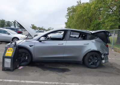2026 Tesla Model Y, Rear damage, Iaai lot 46204836, photo 13 of 15