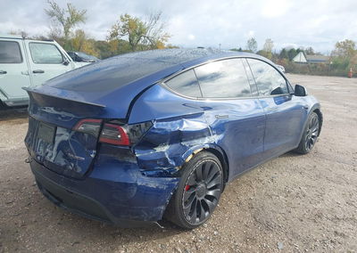 2024 Tesla Model Y Performance Dual Motor All-wheel Drive, Right Side damage, Iaai lot 46369332, photo 4 of 19