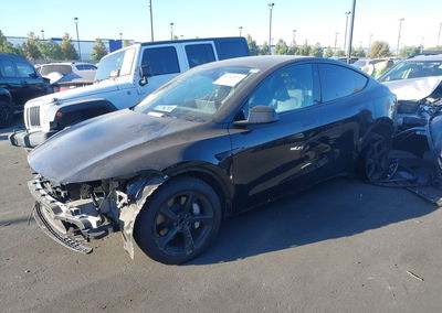 2026 Tesla Model Y Premium Rear-wheel Drive/rear-wheel Drive, daño Front & Rear, Iaai lote 46269938, foto 2 de 24