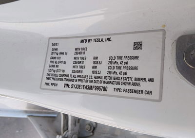 2021 Tesla Model 3 Standard Range Plus Rear-wheel Drive, uszkodzenie: Tył, Iaai lot 45912638, zdjęcie 9 z 19