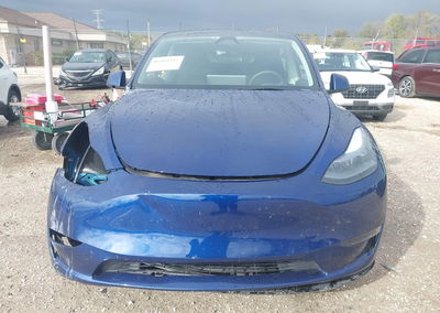 2024 Tesla Model Y Performance Dual Motor All-wheel Drive, Right Side damage, Iaai lot 46369332, photo 12 of 19