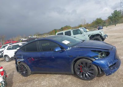 2024 Tesla Model Y Performance Dual Motor All-wheel Drive, Right Side damage, Iaai lot 46369332, photo 13 of 19