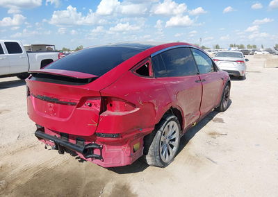 2020 Tesla Model X Long Range Dual Motor All-wheel Drive/long Range Plus Dual Motor All-wheel Drive, daño Lateral derecho,