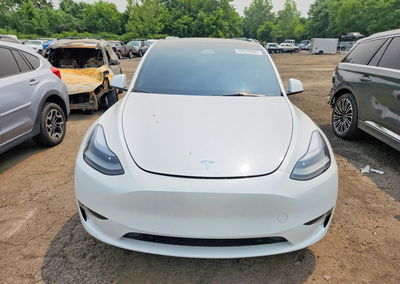 2023 Tesla Model Y, daño Lateral, Copart lote 60638606, foto 5 de 12