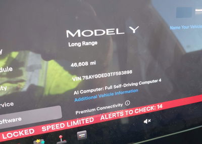 2026 Tesla Model Y Premium Rear-wheel Drive/rear-wheel Drive, daño Front & Rear, Iaai lote 46269938, foto 16 de 24