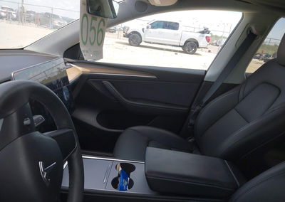 2023 Tesla Model Y, daño Frontal, Iaai lote 45880622, foto 14 de 17