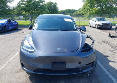2023 Tesla Model Y Awd/long Range Dual Motor All-wheel Drive, Left Side damage, Iaai lot 45920474, photo 11 of 15