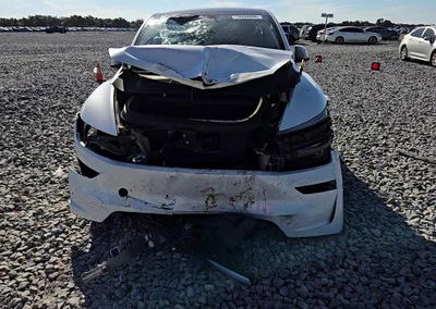 2026 Tesla Model Y, daño Frontal, Copart lote 70558896, foto 13 de 14