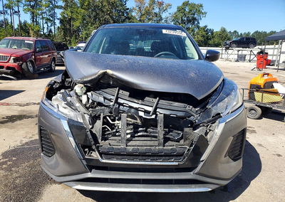 2021 Nissan Kicks S, daño Frontal, Copart lote 73239556, foto 5 de 15