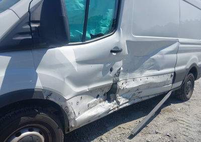 2020 Ford Transit-250, daño Lateral izquierdo, Iaai lote 45934918, foto 6 de 16